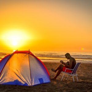 Partir en camping pour les vacances : les indispensables à emporter