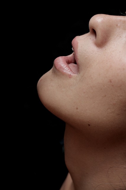 Faire le choix d’un baume à lèvres teinté efficace pour soigner les lèvres gercées