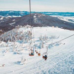 Télésiège au dessus des pistes