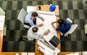 Maître de Cérémonie l’architecte invisible de votre événement professionnel