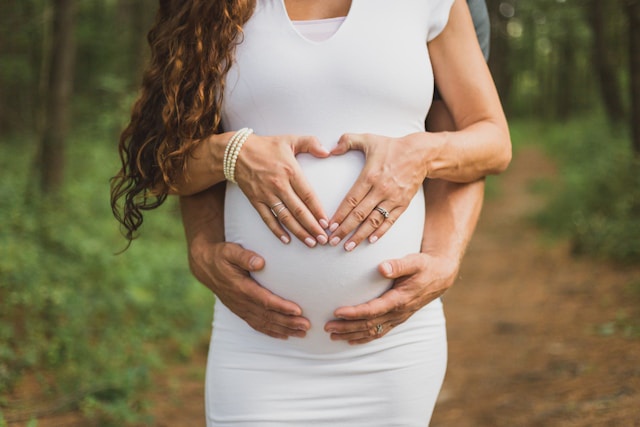 Les 10 astuces incontournables pour accompagner les futurs parents vers la parentalité